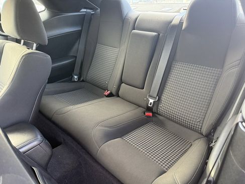 Used 2018 Dodge Challenger R/T w/ Driver Convenience Group image 7