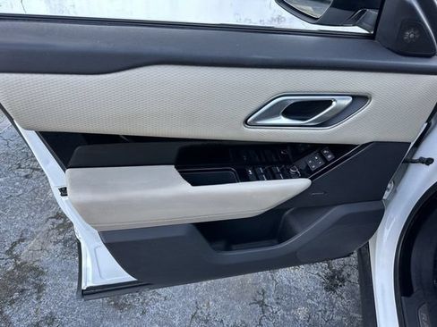 Used 2019 Land Rover Range Rover Velar S AWD/4WD image 9