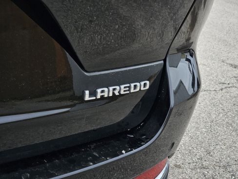 Used 2023 Jeep Grand Cherokee Laredo AWD/4WD image 7
