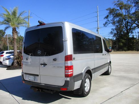 Used 2015 Mercedes-Benz Sprinter 2500 image 14