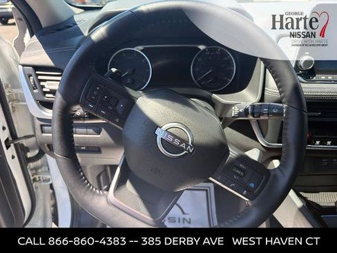 Certified 2025 Nissan Rogue SV AWD/4WD image 13