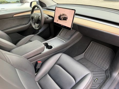 Used 2023 Tesla Model Y Long Range AWD/4WD image 20