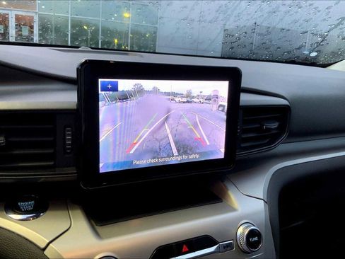 Used 2022 Ford Explorer XLT image 27