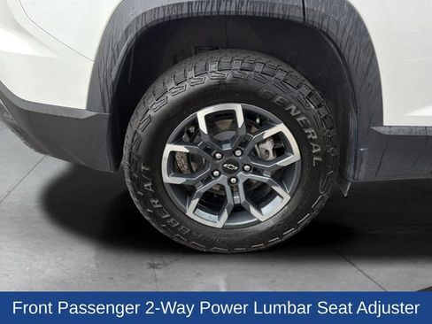 Used 2025 Chevrolet Equinox ACTIV w/ Safety and Technology Package AWD/4WD image 32