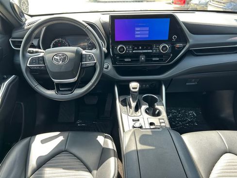Used 2023 Toyota Highlander XSE AWD/4WD image 19
