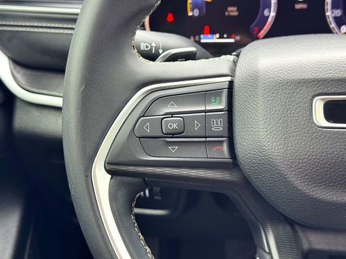 Used 2024 Jeep Grand Cherokee Laredo image 22