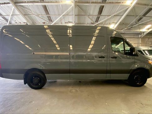 Used 2025 Mercedes-Benz Sprinter 2500 image 5