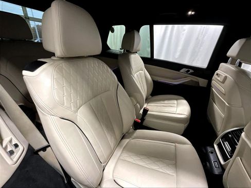 Used 2021 BMW X7 M50i image 19