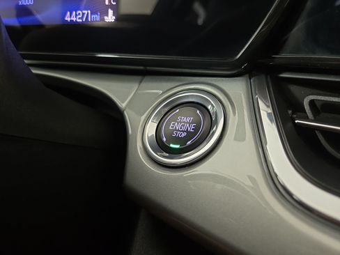 Certified 2025 Chevrolet Trax LT w/ LT Convenience Package FWD image 24