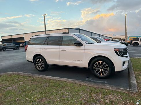 Used 2025 Ford Expedition Platinum image 2