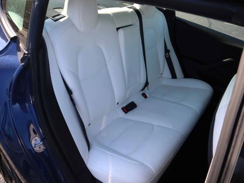 Used 2023 Tesla Model 3 Standard Range image 4