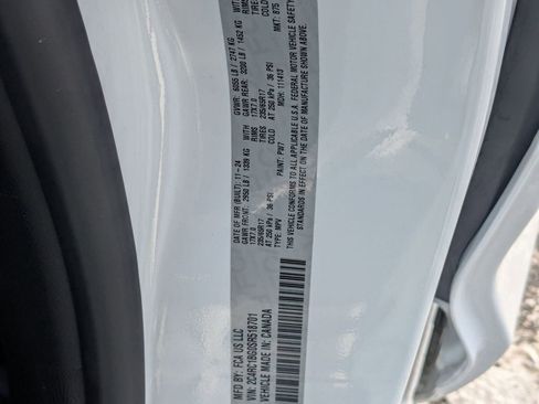 Used 2025 Chrysler Pacifica Select image 25