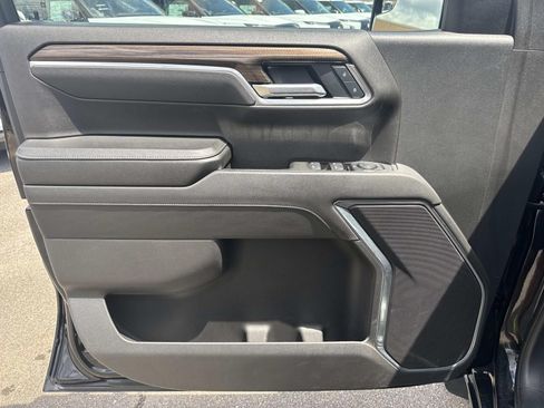 Used 2025 Chevrolet Silverado 1500 LT RWD image 19