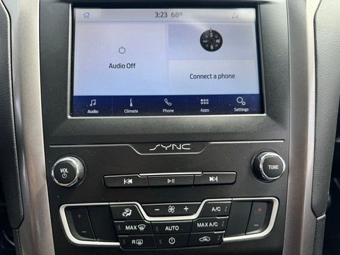 Used 2020 Ford Fusion SE FWD image 19