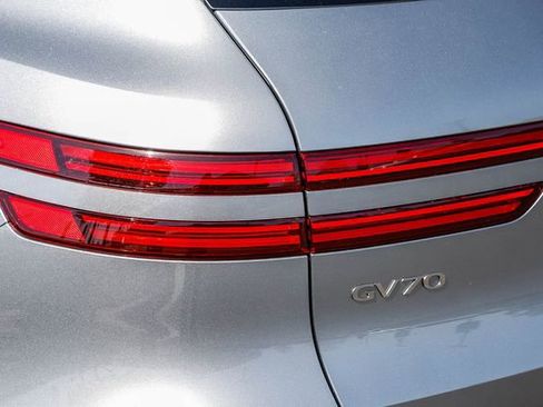 Used 2023 Genesis Electrified GV70 Advanced image 10