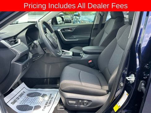 Used 2025 Toyota RAV4 XLE AWD/4WD image 2
