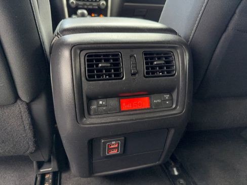 Used 2018 Nissan Pathfinder SV image 38