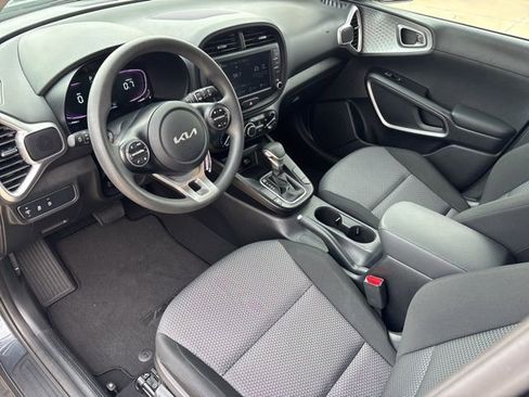 Used 2025 Kia Soul LX w/ LX Technology Package FWD image 11
