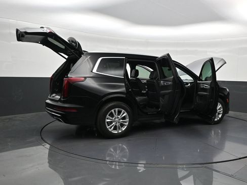 Used 2025 Cadillac XT6 Luxury FWD image 31