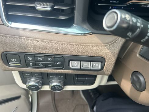 Used 2023 GMC Yukon Denali w/ Denali Reserve Package AWD/4WD image 29