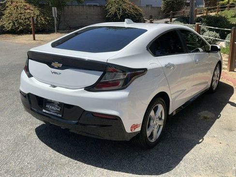 Used 2018 Chevrolet Volt LT w/ Comfort Package FWD image 2