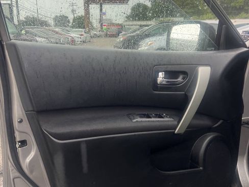 Used 2013 Nissan Rogue SV FWD image 9