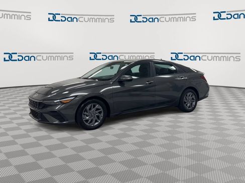 Used 2024 Hyundai Elantra SEL FWD image 4