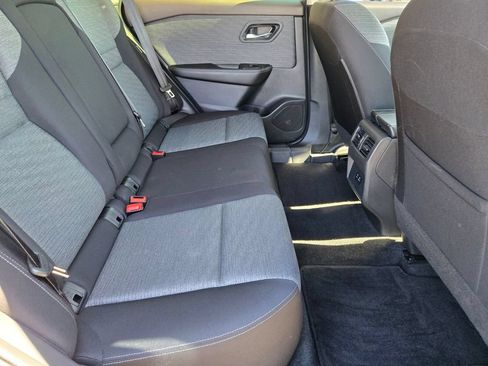 Used 2023 Nissan Rogue SV FWD image 18