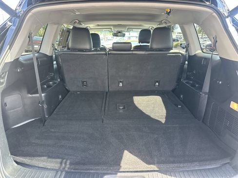 Used 2019 Toyota Highlander XLE FWD image 33