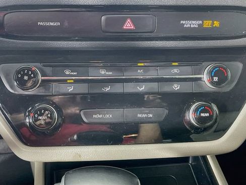 Used 2019 Kia Sedona EX FWD image 16