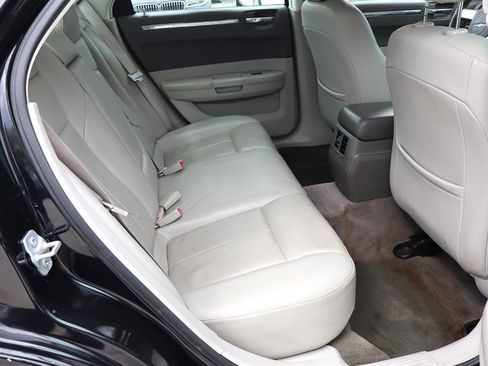 Used 2008 Chrysler 300 Touring RWD image 20