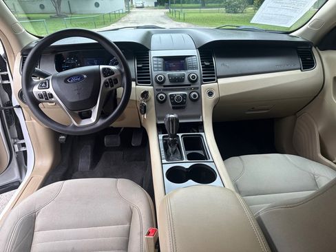 Used 2017 Ford Taurus SE FWD image 23
