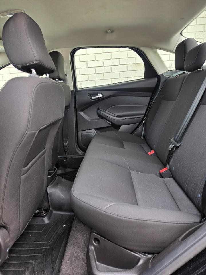 Used 2017 Ford Focus SE FWD image 12