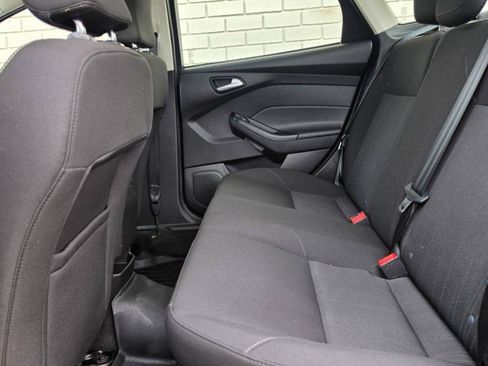 Used 2017 Ford Focus SE FWD image 12