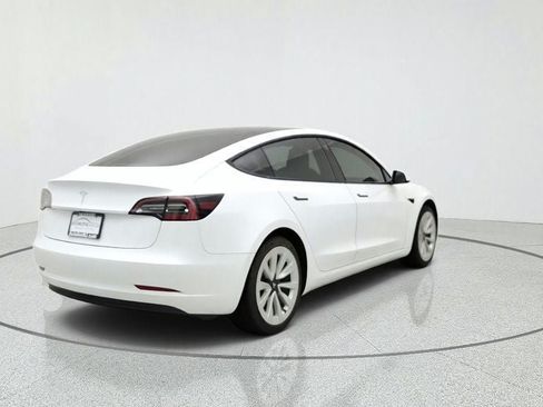 Used 2022 Tesla Model 3 Standard Range RWD image 5