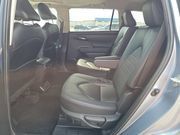 Used 2024 Toyota Highlander XLE FWD image 18