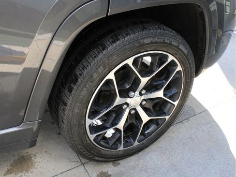 Used 2023 Jeep Grand Cherokee Summit image 11