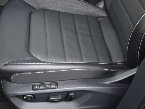 Used 2025 Volkswagen Atlas Cross Sport SEL R-Line image 21