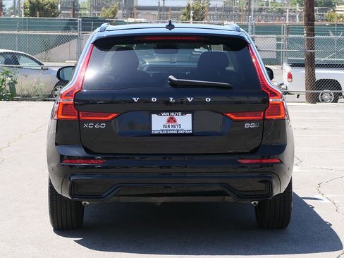 Used 2025 Volvo XC60 B5 Plus AWD/4WD image 5