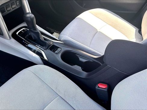 Used 2022 Toyota Corolla Cross L FWD image 18