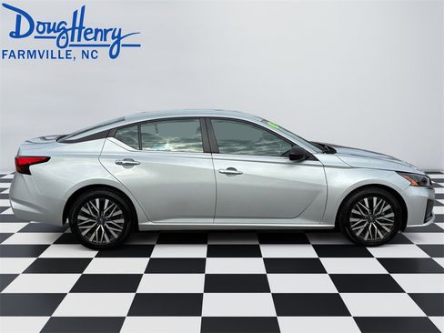 Used 2024 Nissan Altima 2.5 SV image 6
