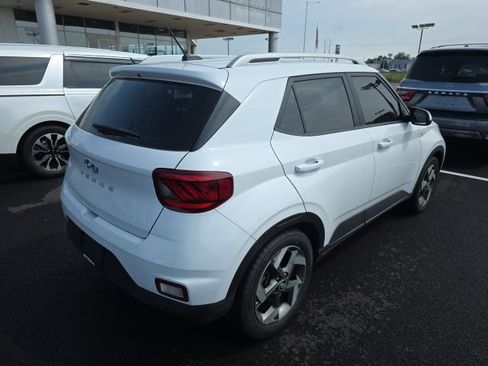 Used 2023 Hyundai Venue SEL FWD image 4