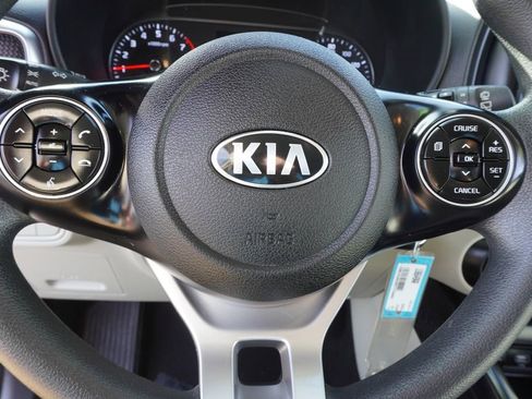 Used 2021 Kia Soul LX image 17