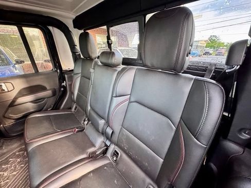 Used 2023 Jeep Gladiator Rubicon w/ Cold Weather Group AWD/4WD image 9