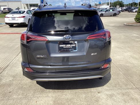 Used 2018 Toyota RAV4 XLE FWD image 7