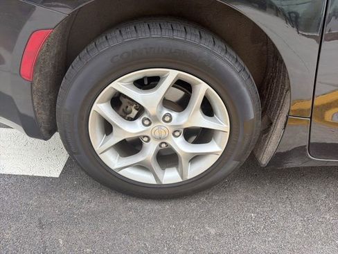 Used 2019 Chrysler Pacifica Touring-L Plus w/ Tire & Wheel Group image 31