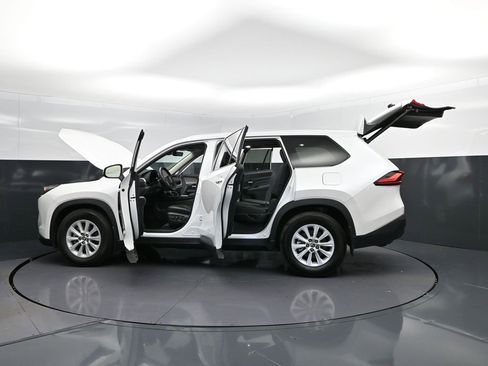 Used 2024 Toyota Grand Highlander XLE image 49