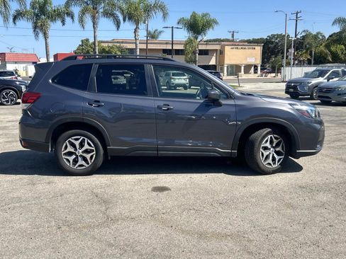 Used 2020 Subaru Forester Premium image 3