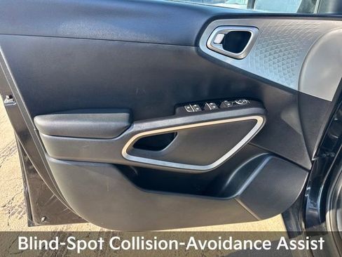 Used 2023 Kia Soul LX w/ LX Technology Package image 14