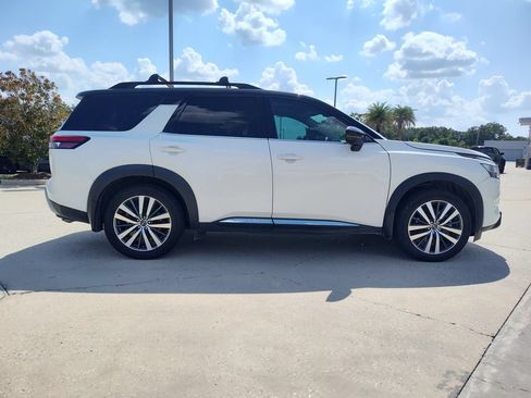 Used 2022 Nissan Pathfinder Platinum w/ Cargo Package FWD image 14